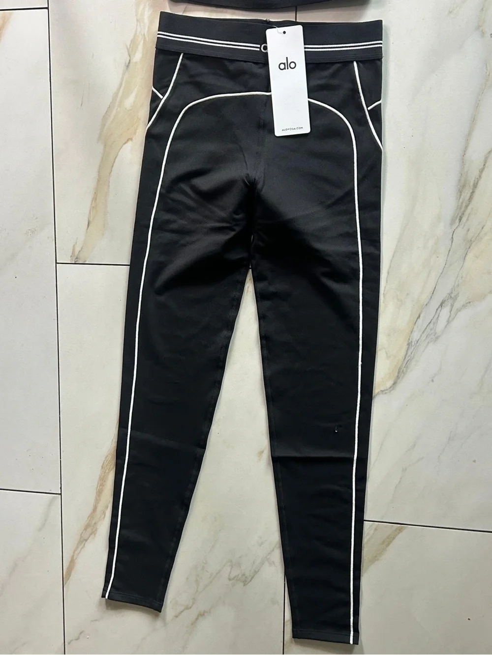 ALO Yoga Black Legging & Sports Bra Set with White Contrast Piping